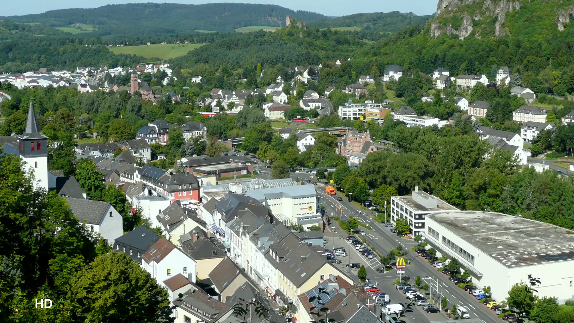 Panoramablick über Gerolstein und die Dolomitfelsen der Vulkaneifel