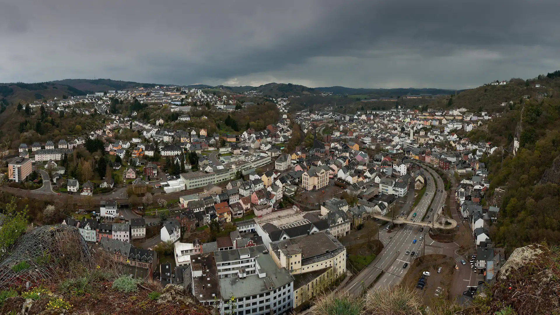 Panorama von Idar-Oberstein mit Felsenkirche und Schloss