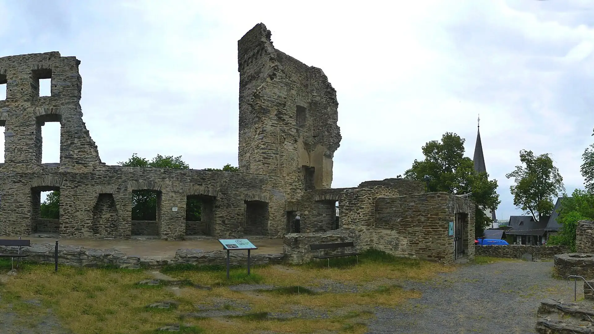 Panorama von Kastellaun mit der Burgruine im Hunsrück