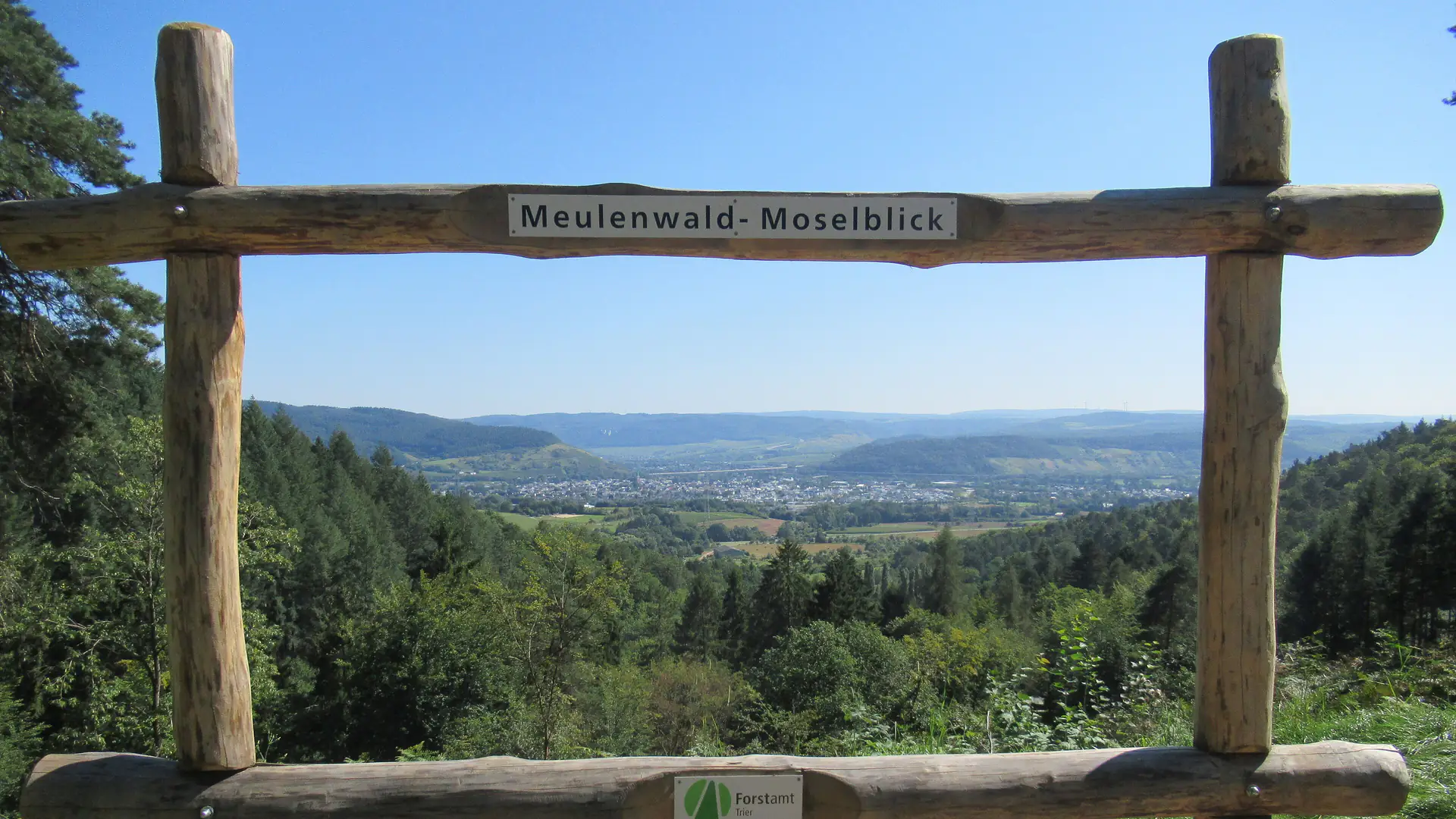 Moselblick bei Schweich vom Aussichtspunkt im Meulenwald
